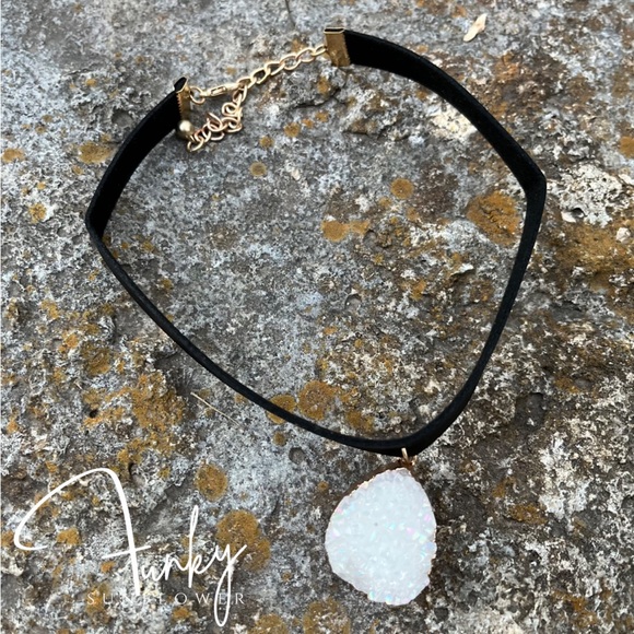 White Stone Choker Necklace - Picture 2 of 6